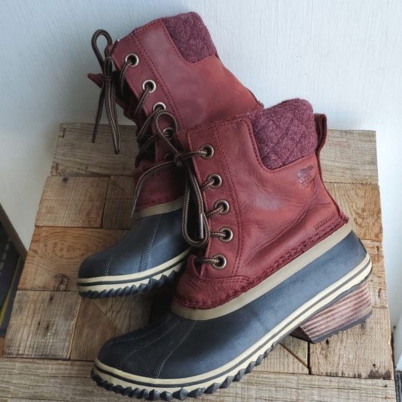 Sorel waterproof boots - Picture 2 of 9